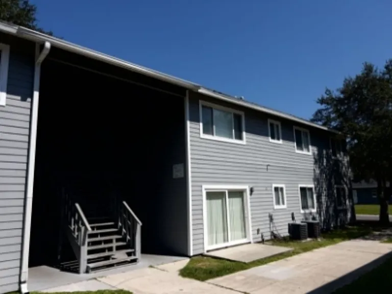 101 E Rhodes Dr #1 — Photo 2