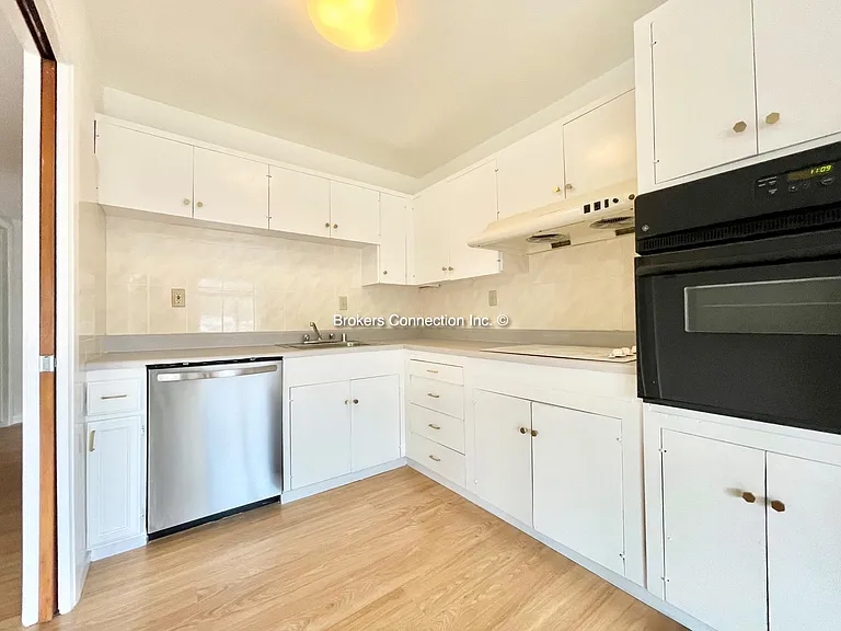 1649 12th Ave #8 — Photo 5