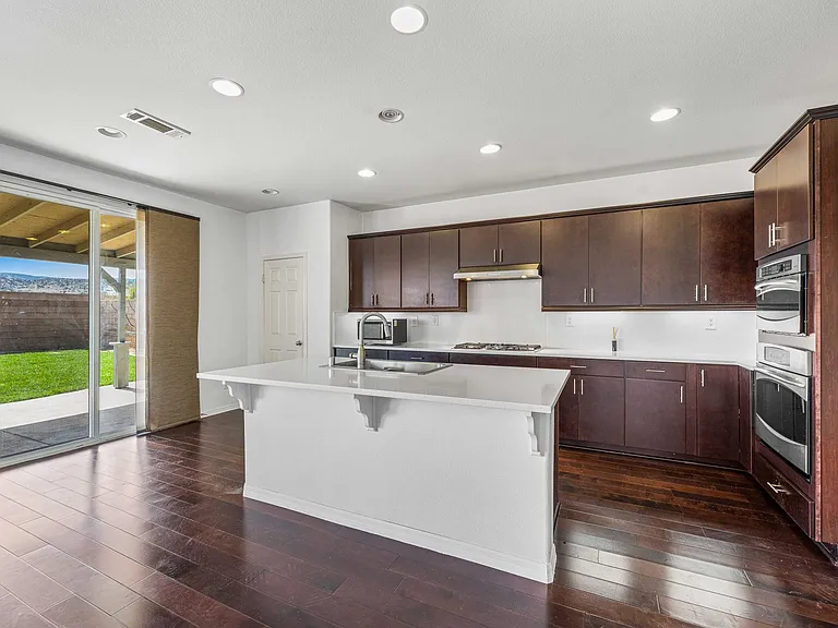 1364 Wellington Dr — Photo 12