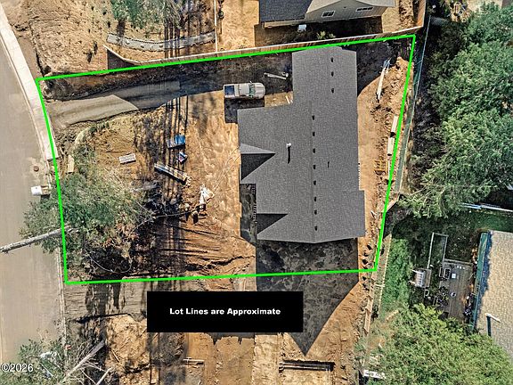 3rd image of 940 SW Dolores Dr