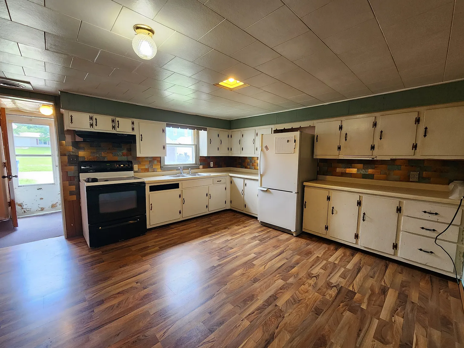 816 5th Avenue Northeast - 1 — Photo 1