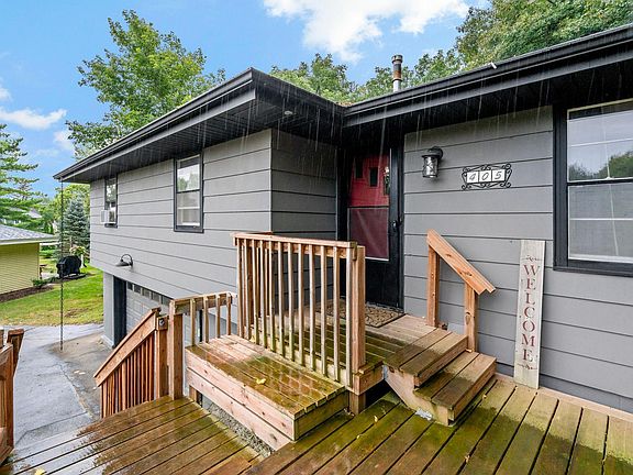 3rd image of 405 Creek Ln