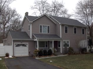 24 Phillips Ln, Darien, CT 06820