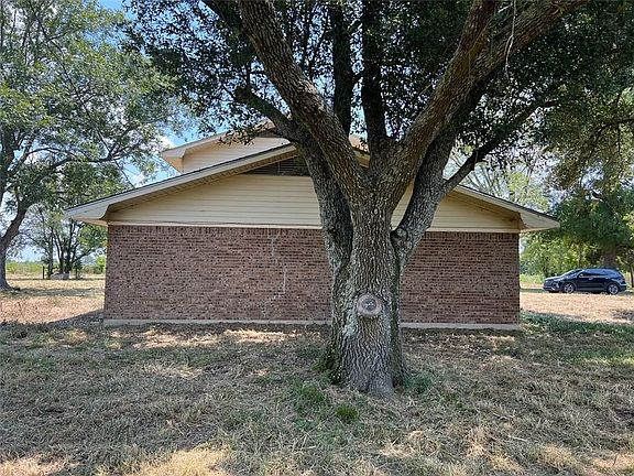 5th image of 551 Burkett Rd