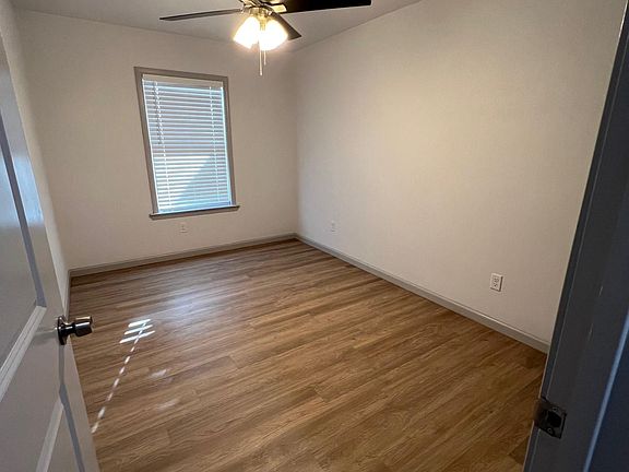 4th image of 1121 N Englewood Ave