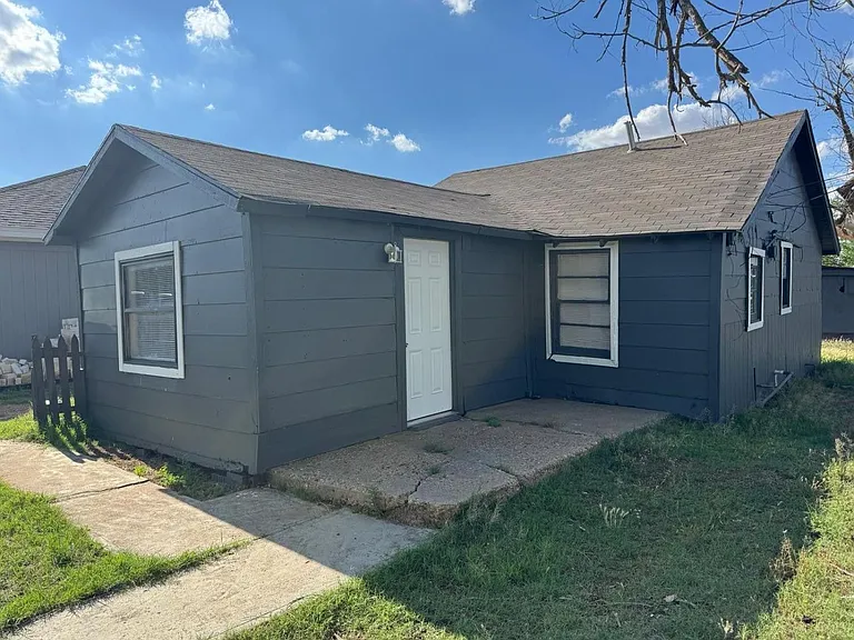 3008 Colgate St — Photo 1