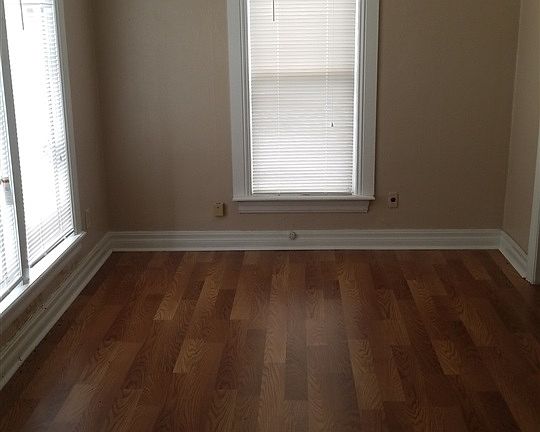 3rd image of 1910 NW Oak Ave