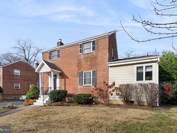 2nd image of 148 N Park Dr