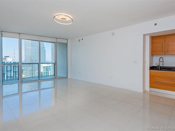 5th image of 475 Brickell Ave #1310