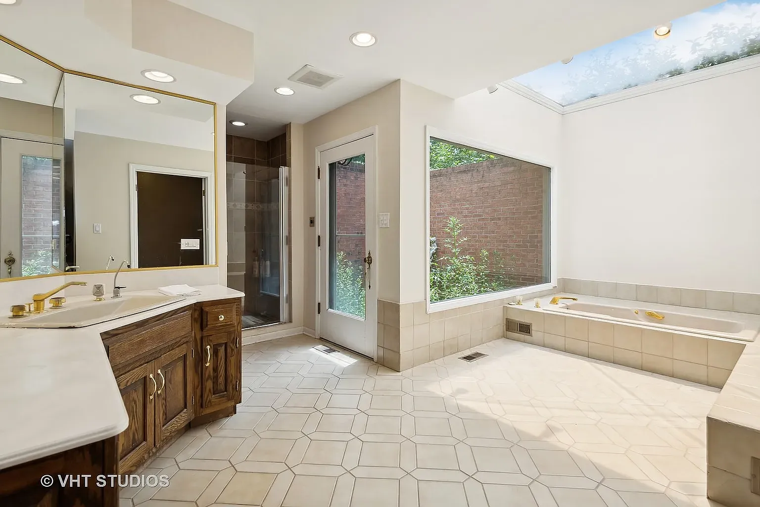 5 bed, 3967 sqft, $6,500 — Photo 3