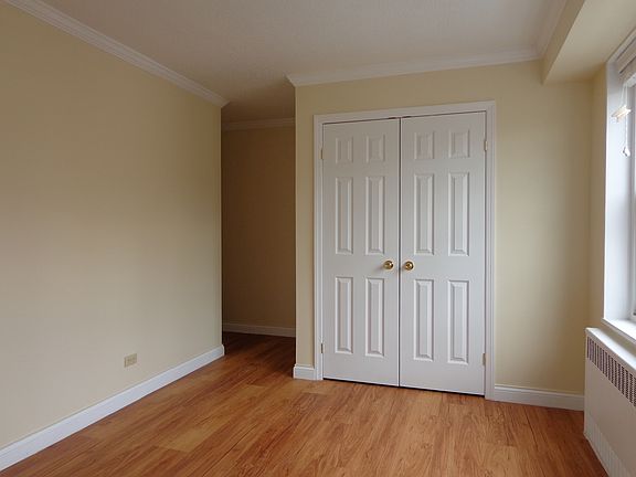 4th image of 747 10th Ave APT 19E