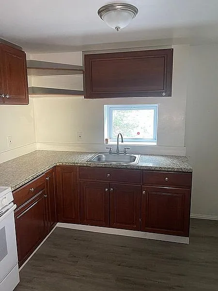 3 bed, 952 sqft, $1,400 — Photo 3