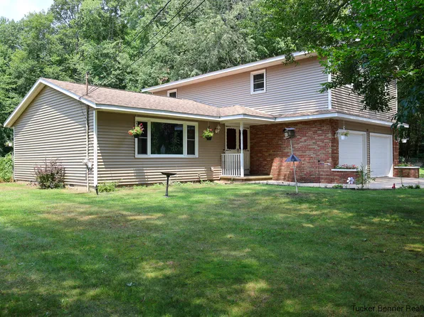 37 S Bear Lake Rd, Muskegon, MI 49445