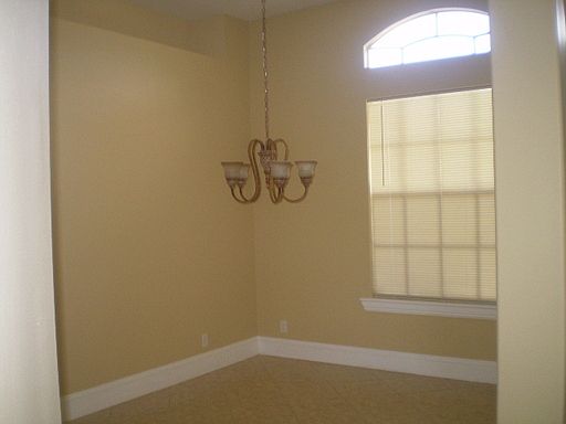 3rd image of 801 SW Idol Ave