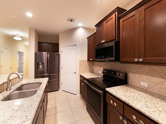 3rd image of 235 Salle Ave