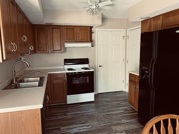 3rd image of 4720 E Heritage Cir