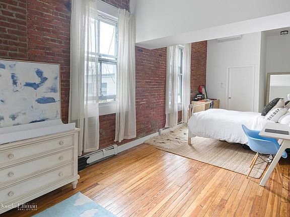 5th image of 30 Saint Felix St APT 3B