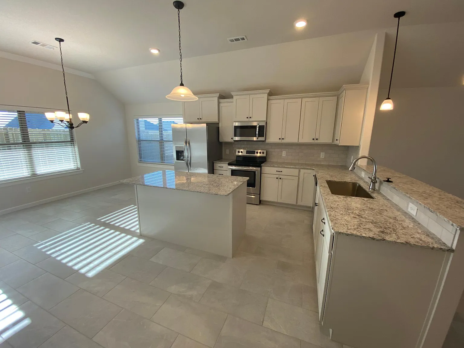 3 bed, 1575 sqft, $2,000 — Photo 4