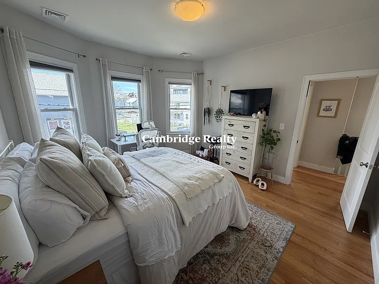 440 Windsor St #2 — Photo 7