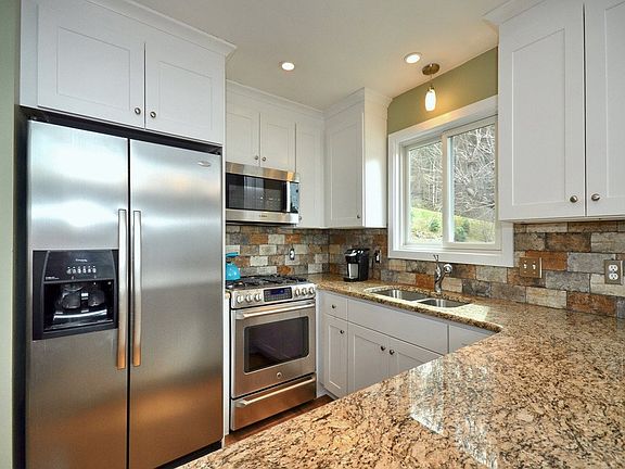 3rd image of 1078 Maple Springs Dr