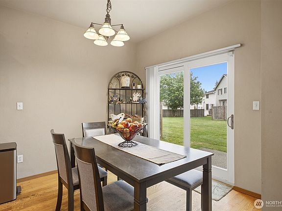 4th image of 18623 115th Avenue E
