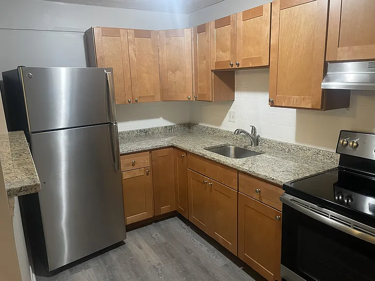 55-56 Elmwood Park #4 — Photo 2