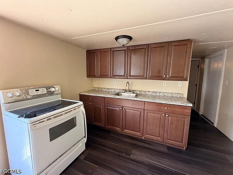7962 Breeze Dr — Photo 4