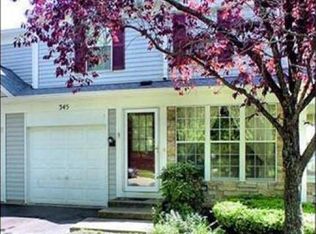 345 Shadybrook Ln, Aurora, IL 60504