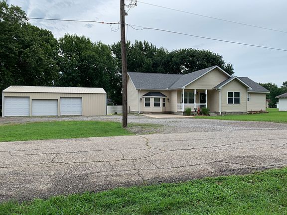 3rd image of 208 W Vermillion Rd