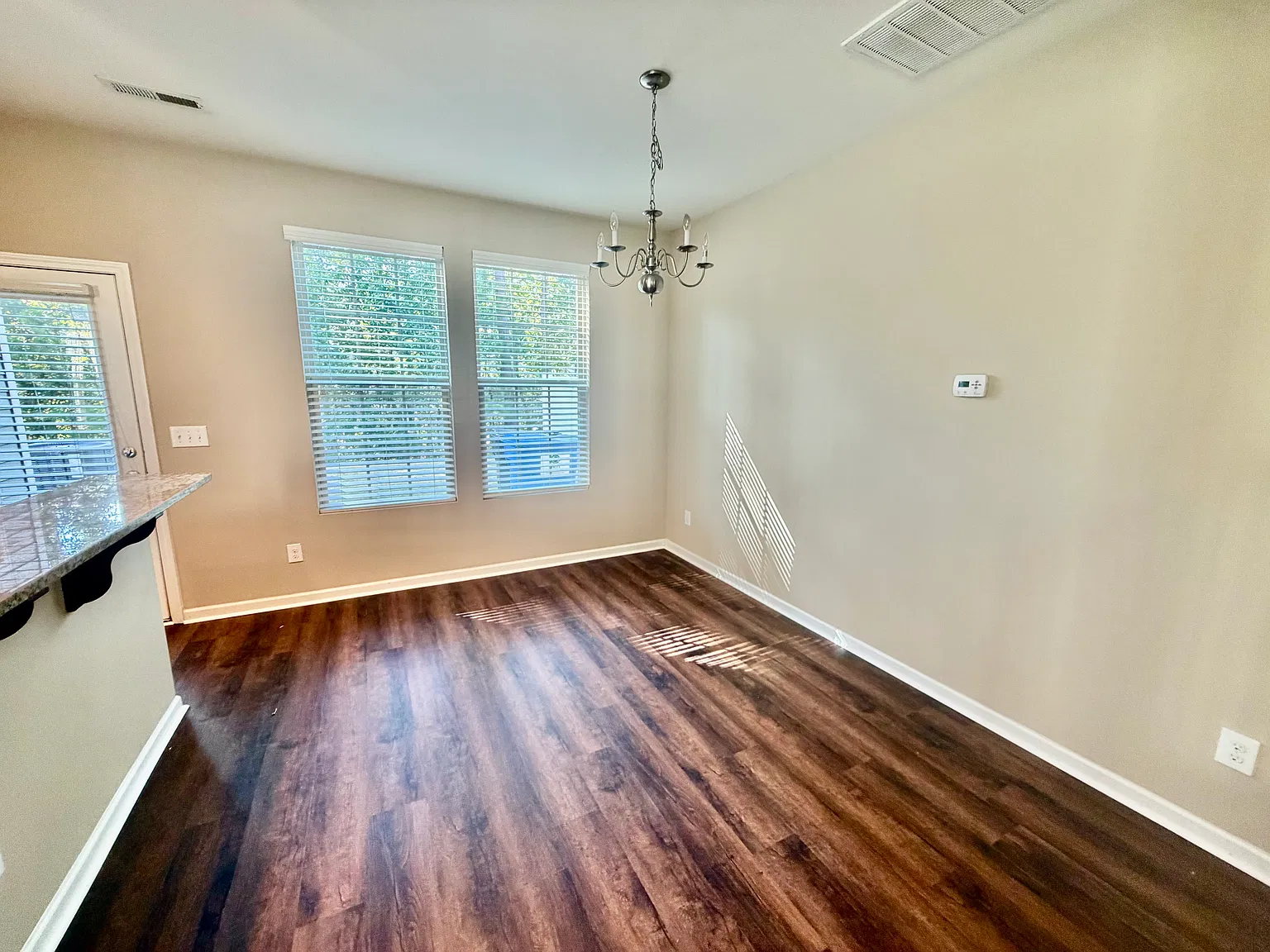 3 bed, 2.5 bath, 1672 sqft, $1,900 — Photo 4