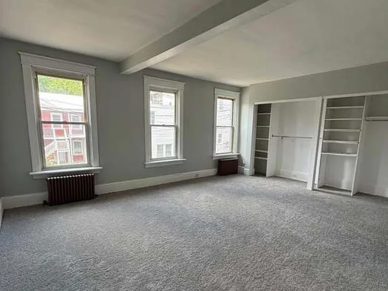 405 E Market St #B — Photo 6