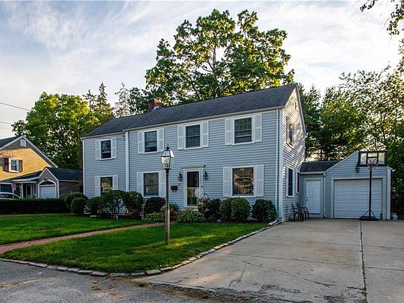 3rd image of 78 S Hill Dr