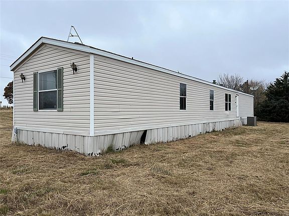 4th image of 2131 N Blackberry Dr