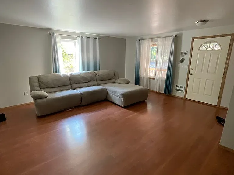18026 E Clear Lake Blvd SE — Photo 2