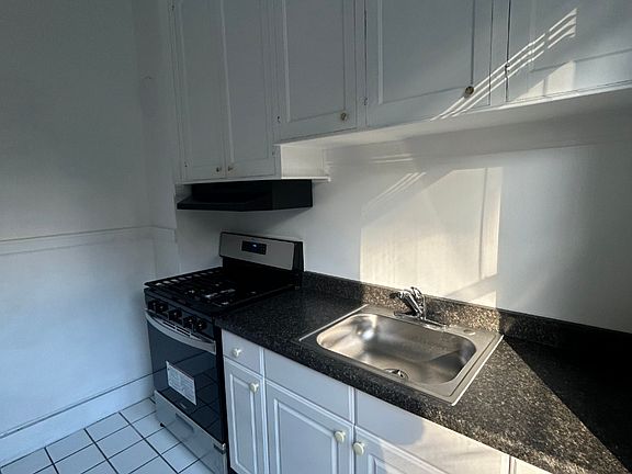 4th image of 3400 Fulton St APT 4