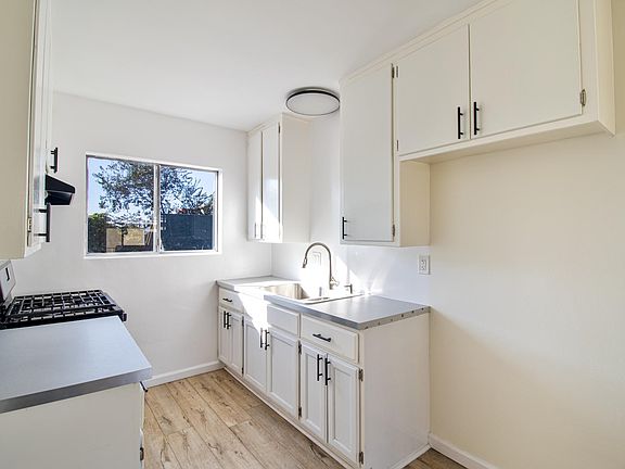 2nd image of 1447 W 35th Pl APT 4
