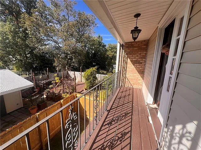 704 Waltham St — Photo 18