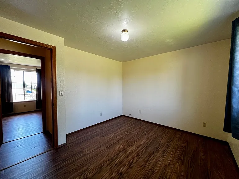7410 W Walnut St — Photo 15