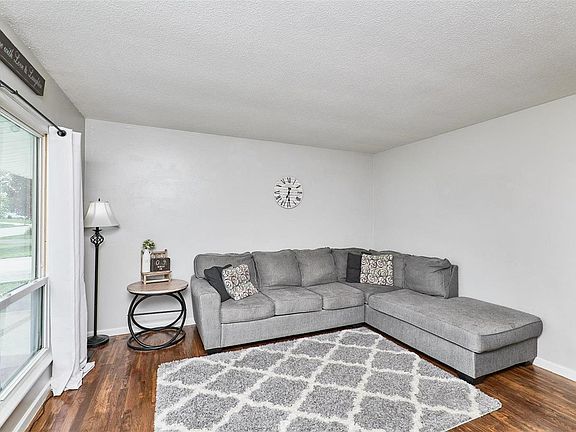 4th image of 11954 Brookmont Dr