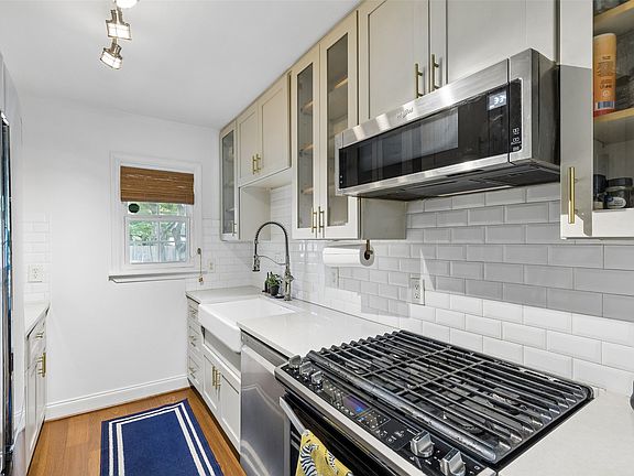 3rd image of 10633 Cayuga Dr