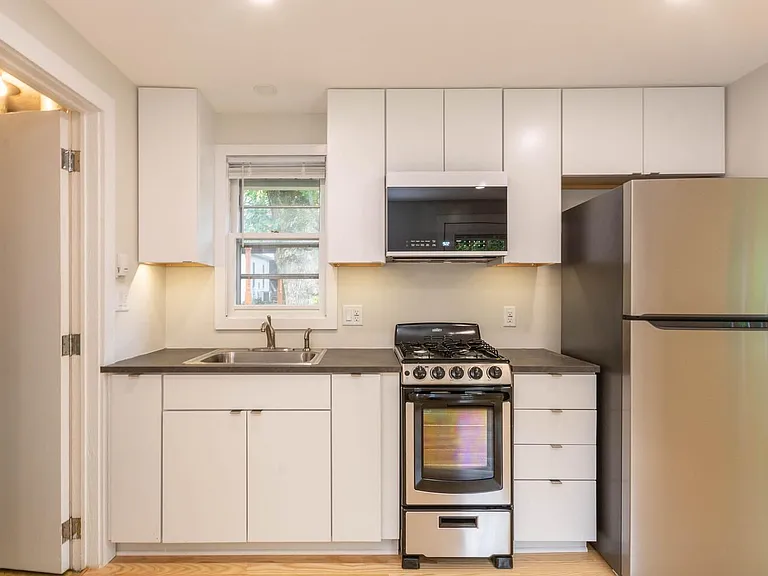 208 S Rogers St — Photo 7