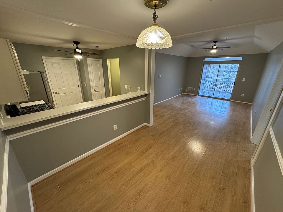 1st image of 206 Chaucer Ln APT O