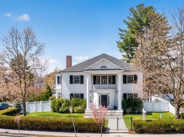 377 Walnut St #1, Newtonville, MA 02460