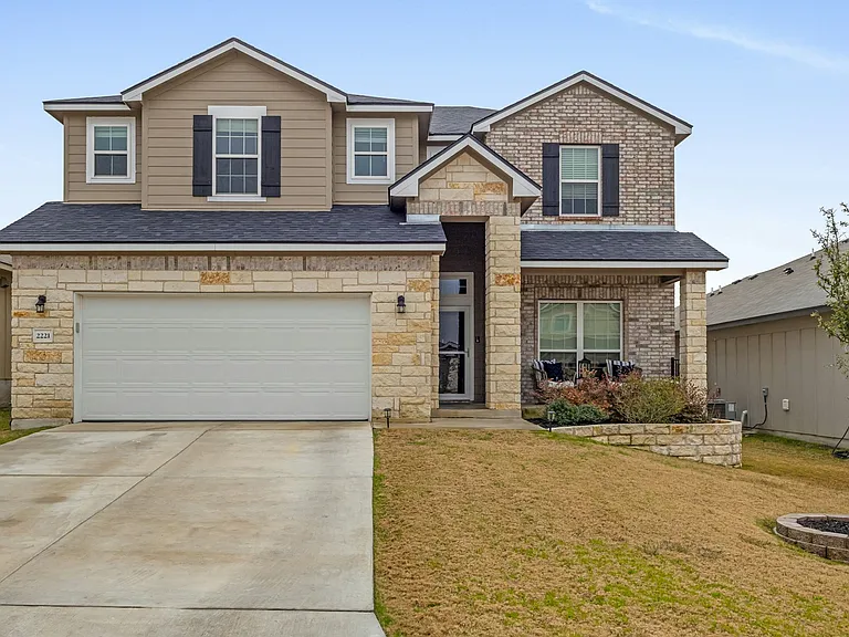 2221 Clove Ct — Photo 3