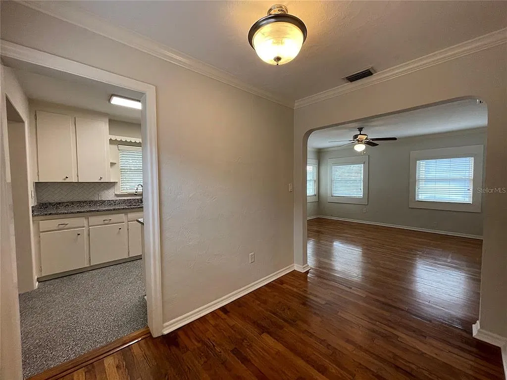2 bed, 1.0 bath, 890 sqft, $3,360 — Photo 3