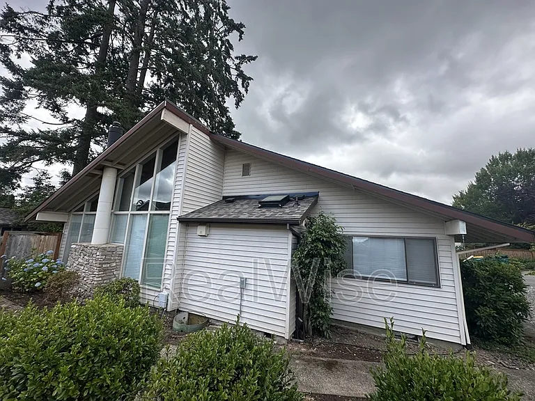 7730 SW Eaker Pl — Photo 8