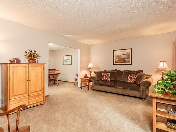 4th image of 14 Hickory Way