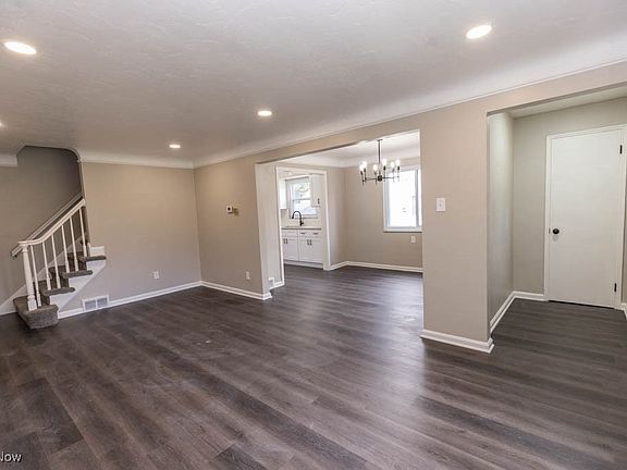 3rd image of 24059 Hedgewood Ave