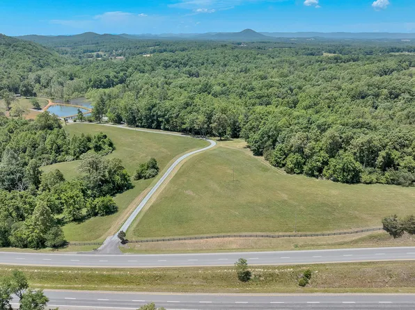 260 Peaceful Valley Ln, Rocky Mount, VA 24151