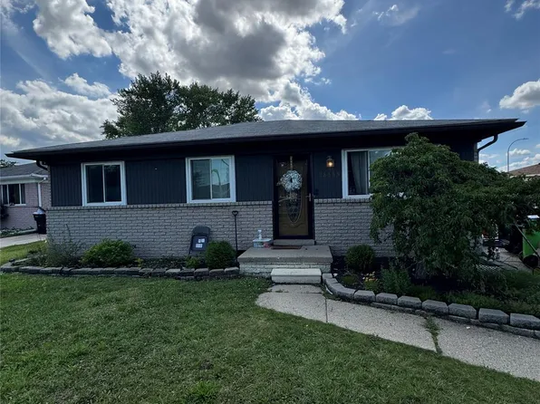 28555 Secretariat Ct, Roseville, MI 48066